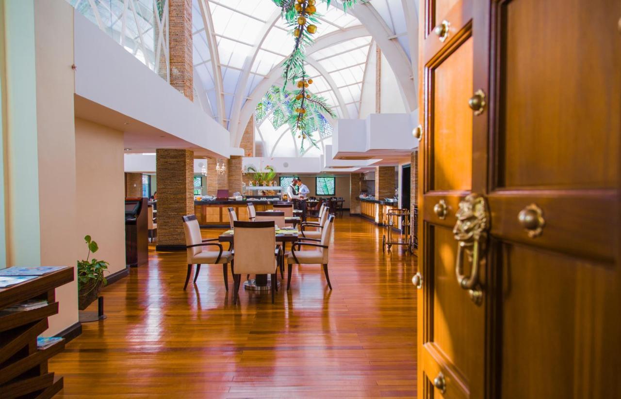 The Boma Nairobi Hotel Buitenkant foto The lobby of the hotel
