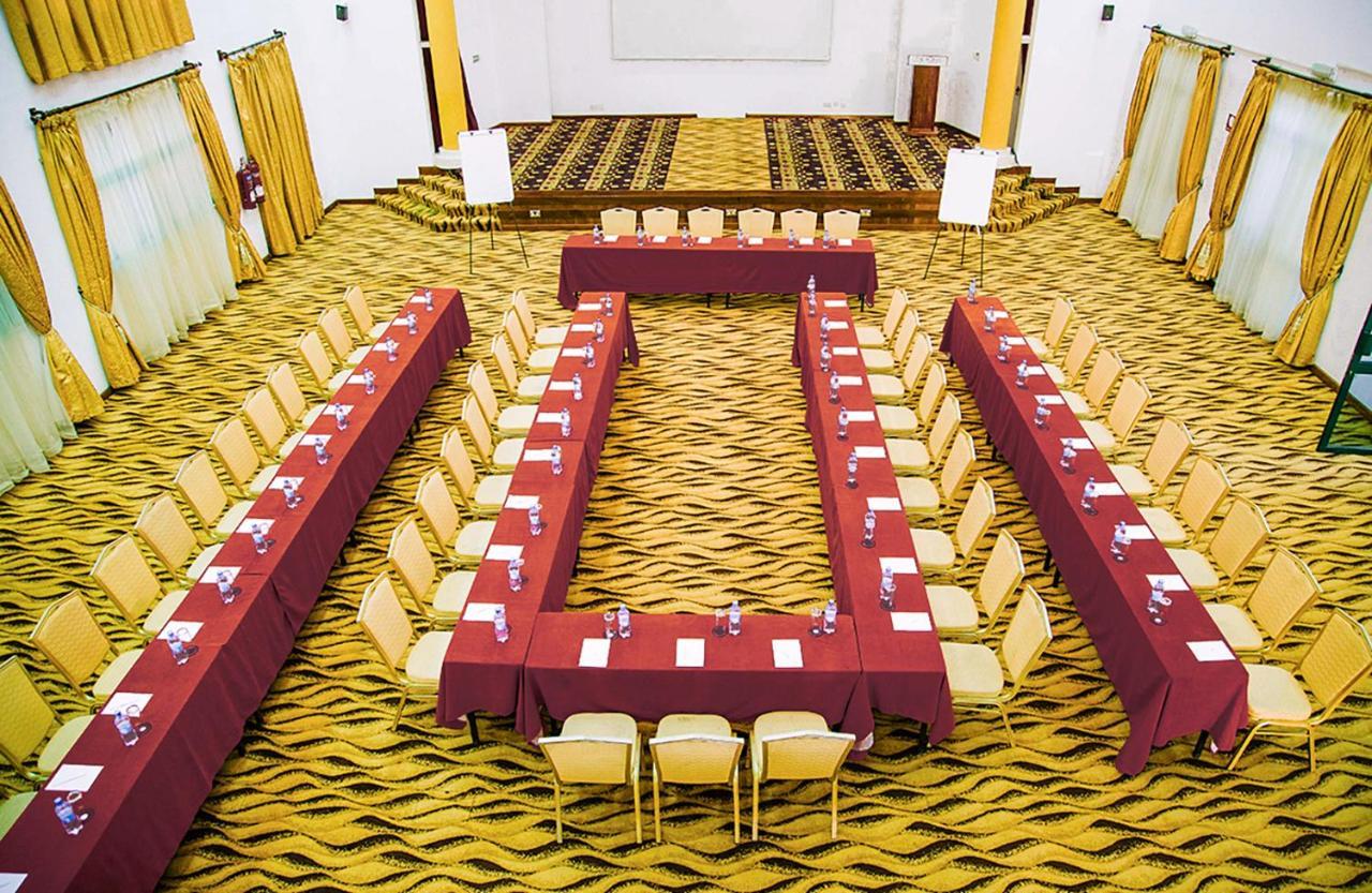 The Boma Nairobi Hotel Buitenkant foto U-shaped table layout