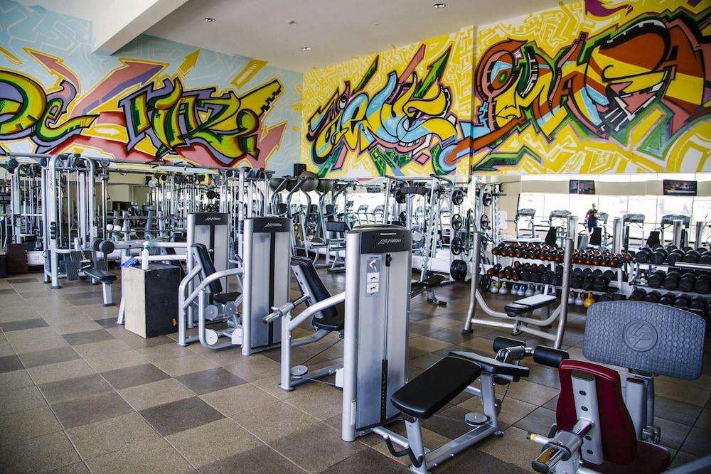 The Boma Nairobi Hotel Buitenkant foto The gym at the hotel