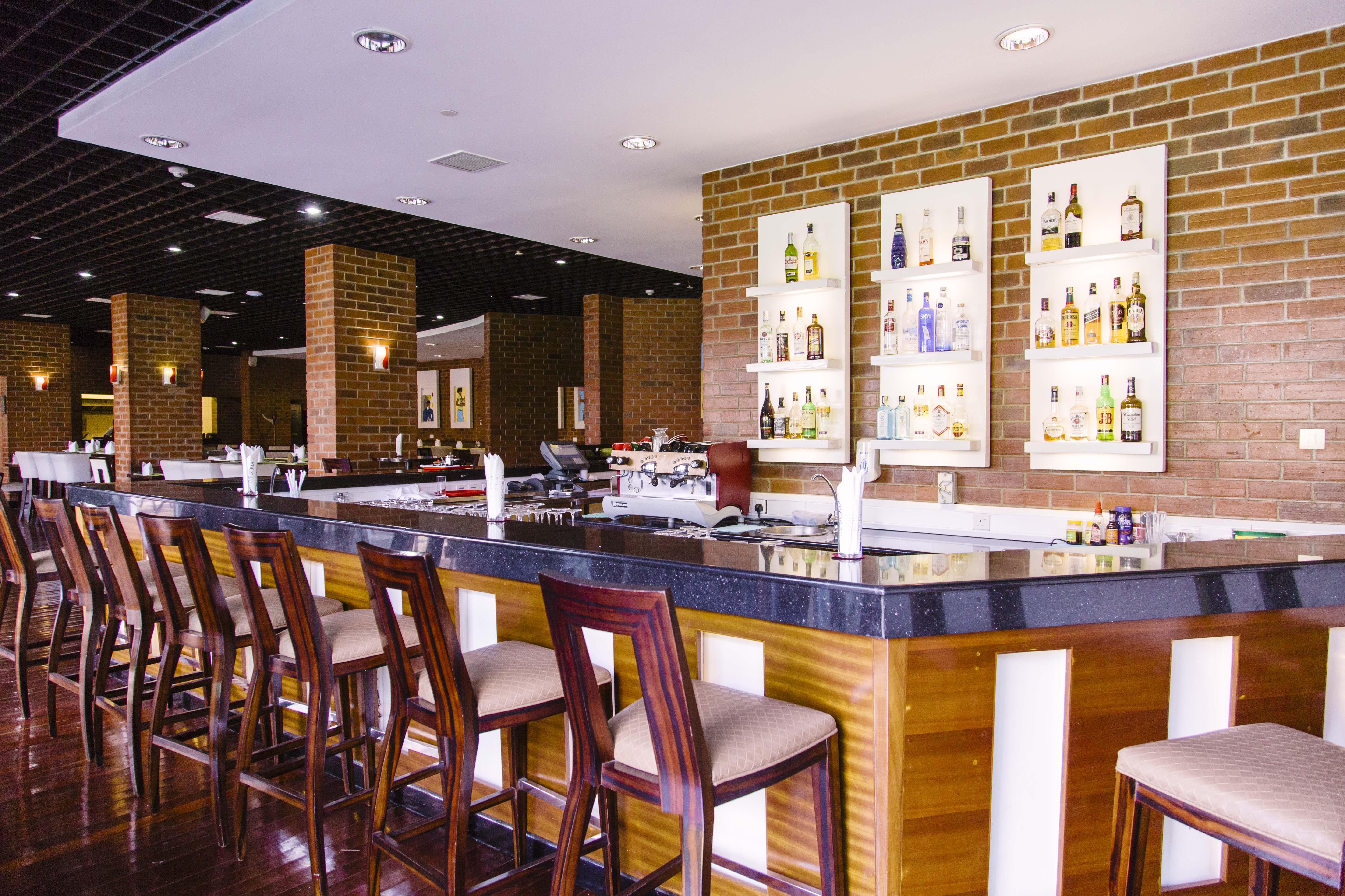 The Boma Nairobi Hotel Buitenkant foto The bar at the hotel