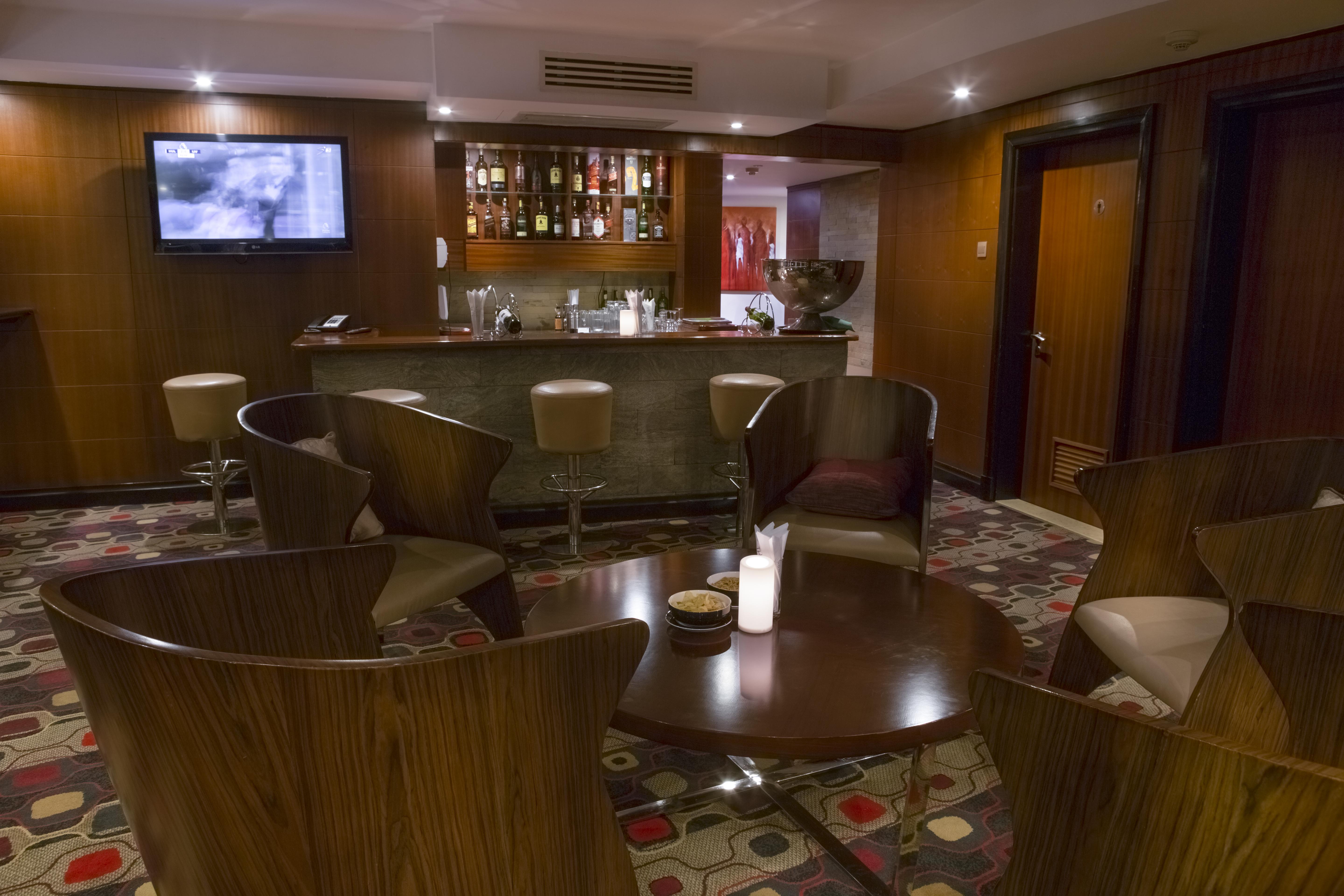 The Boma Nairobi Hotel Buitenkant foto The bar at the 1900 Club