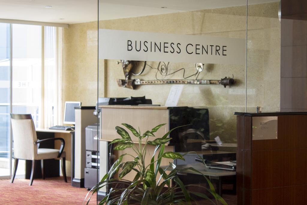 The Boma Nairobi Hotel Buitenkant foto A business centre at a hotel